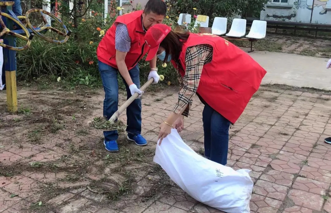 【志愿服务在行动】区民政局开展清扫敬老院志愿服务活动