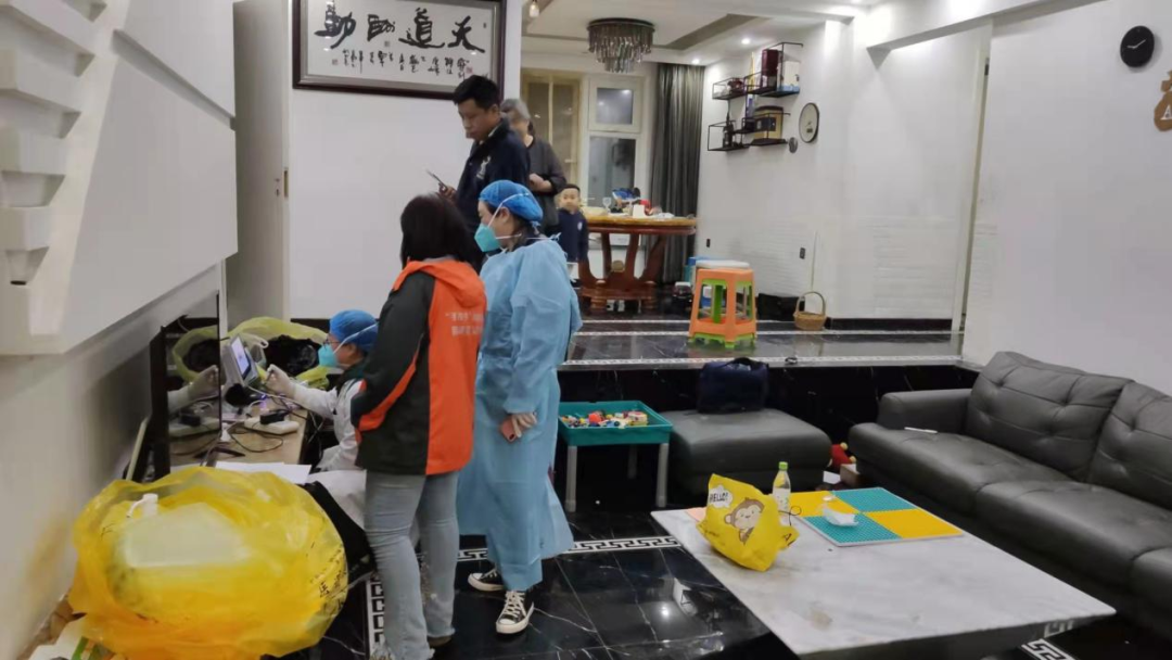 【深入践行“两邻”理念】 浑河站东街道开展“送疫苗到家”两邻敲门服务活动