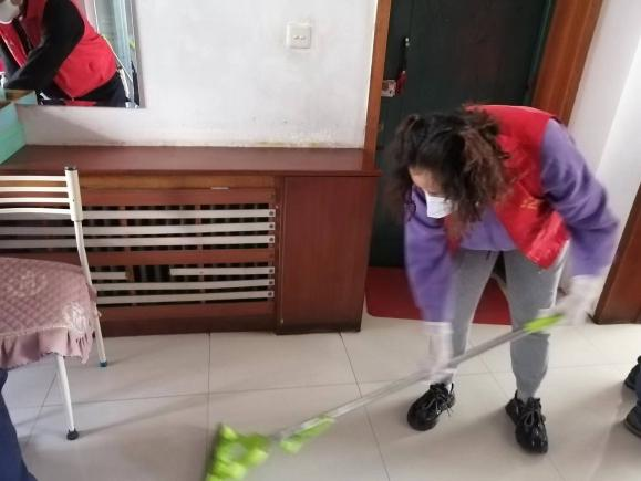 【深入践行“两邻”理念 】区残联开展“入门清扫”志愿服务活动