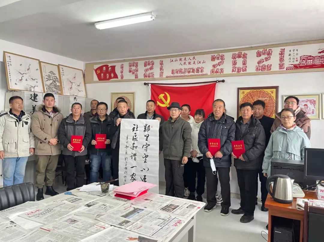 李相街道：践行“两邻”理念 开展剪纸书画活动