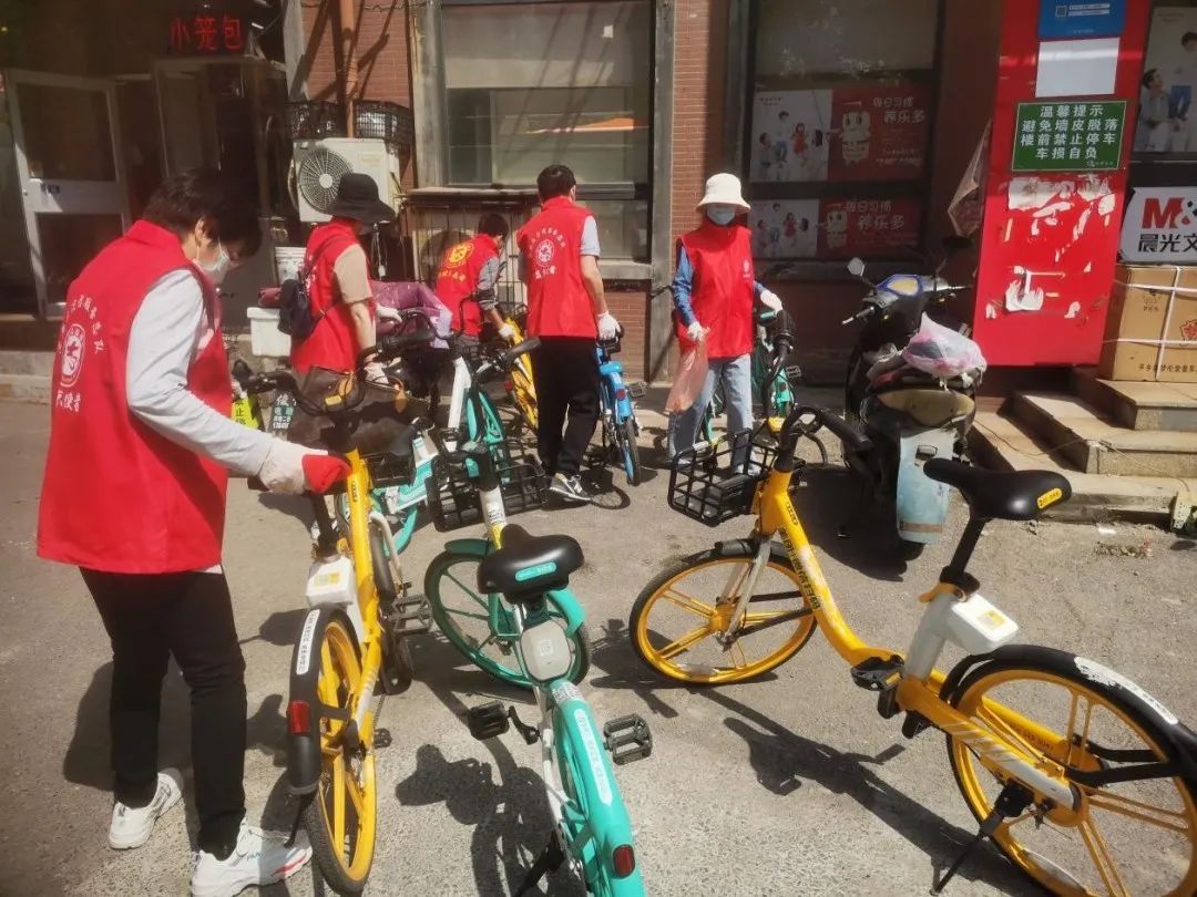 【深入践行“两邻”理念】榆工社区开展清洁沈阳党员奉献日活动