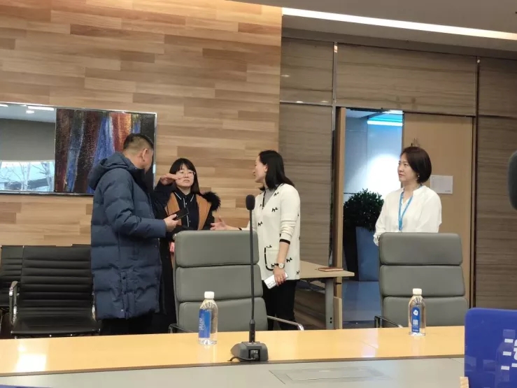 区人社局：“流动会客厅”助力解决企业难题