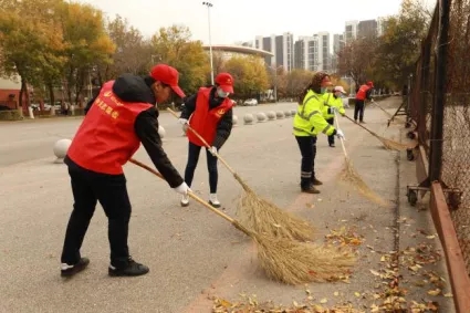 关爱环卫工人:志愿者服务在行动