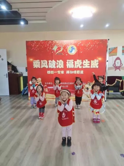 桃仙街道开展“娃娃一家亲”迎新年活动