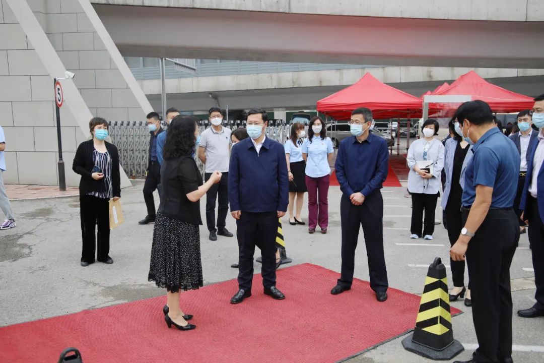 区委区政府主要领导检查我区高考考点有关工作