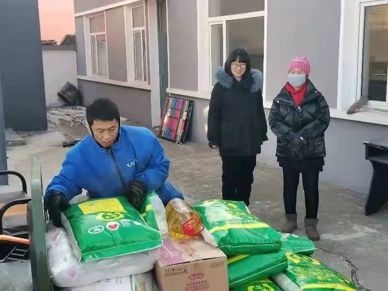 李相街道：施家寨村为全村村民发福利