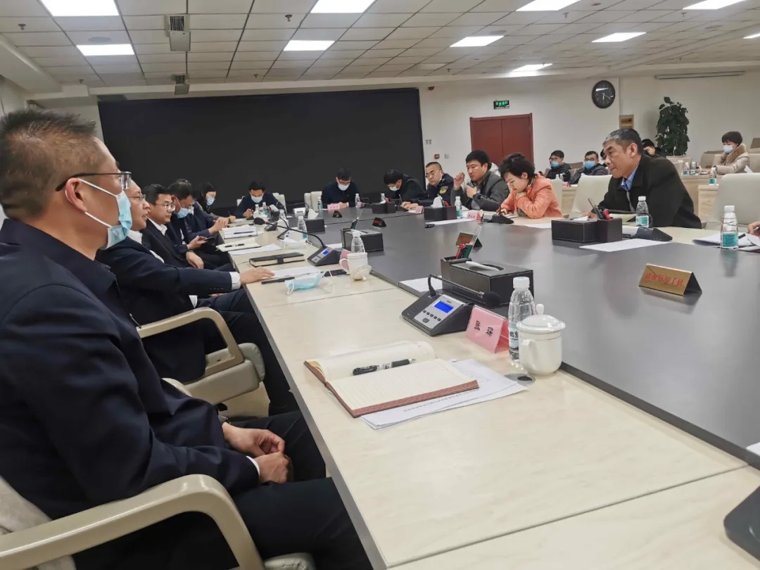 我区召开疫情防控暨应对罕见雨雪天气安排部署会议