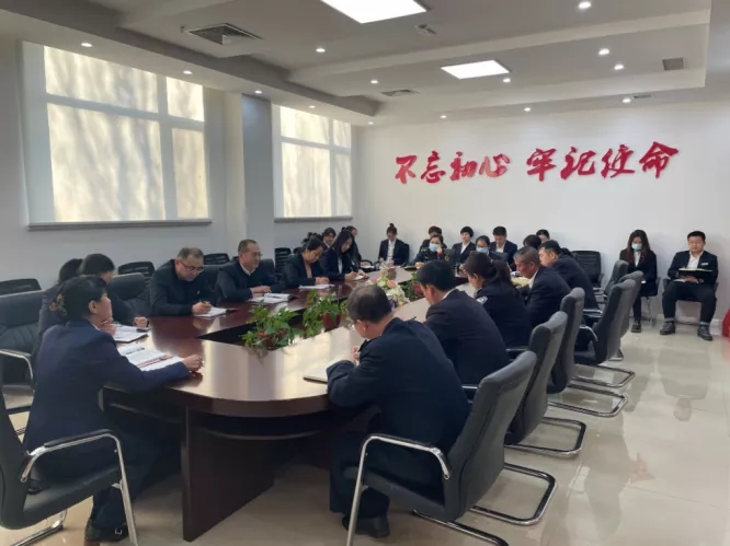 区社会事务服务与行政执法中心举行贯彻党的十九届六中全会精神宣讲会