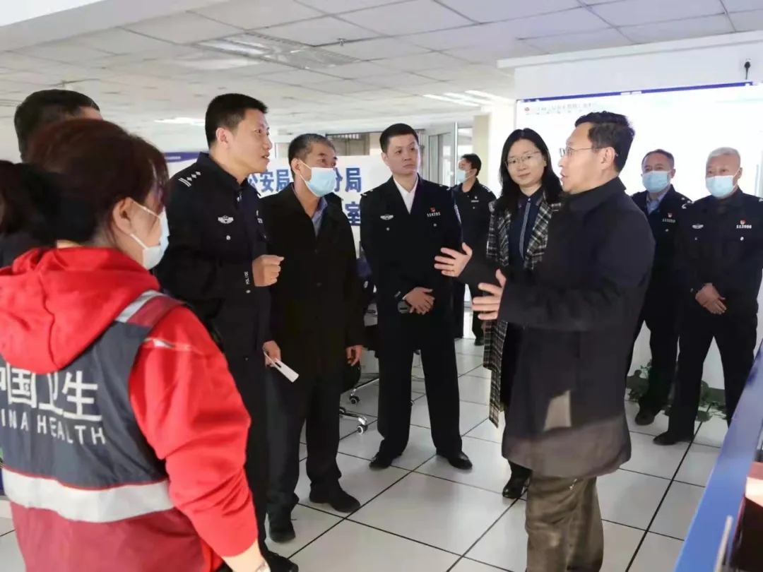 区委书记闫占峰调研疫情防控工作