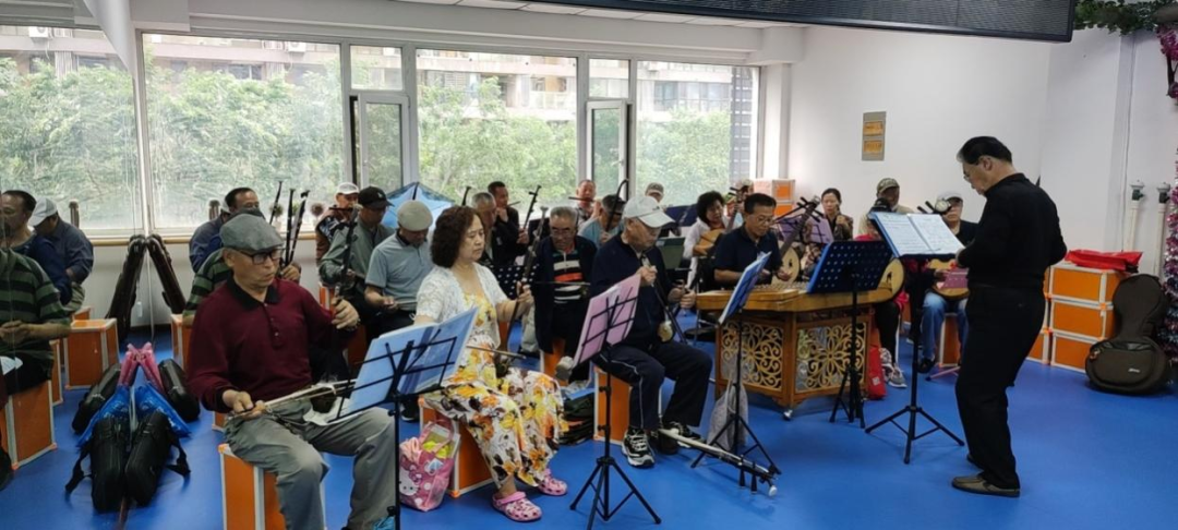 【深入践行“两邻”理念】万科新里程社区“艺术大课堂”开课