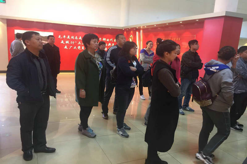 浑南区科技（经信）局全体党员干部赴丹东大梨树参观学习