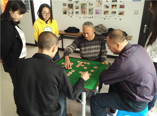 沿海社区举办敬老杯象棋比赛活动