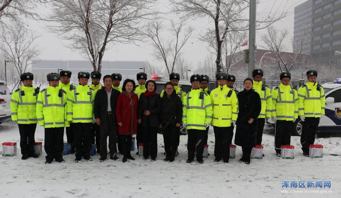 沈阳市总工会慰问浑南区一线交警