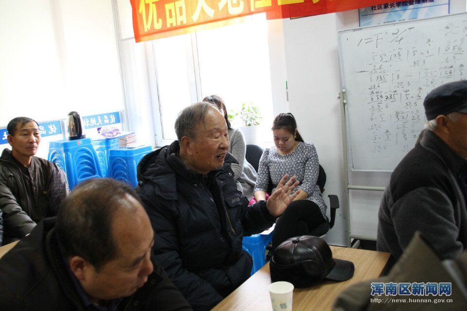 优品天地社区党支部召开“两学一做”专题组织生活会