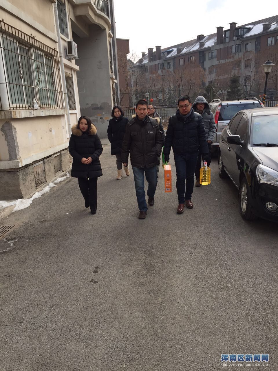 走访慰问困难户，爱心传递送真情