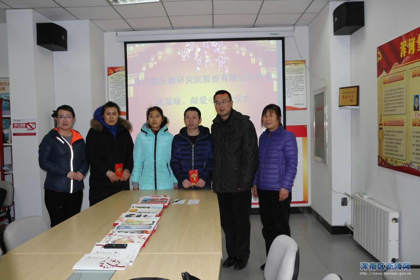 共建单位进社区春节慰问暖民心