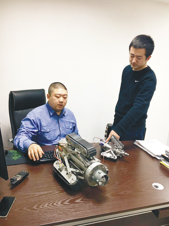 他要为创业大学生无偿提供技术支持