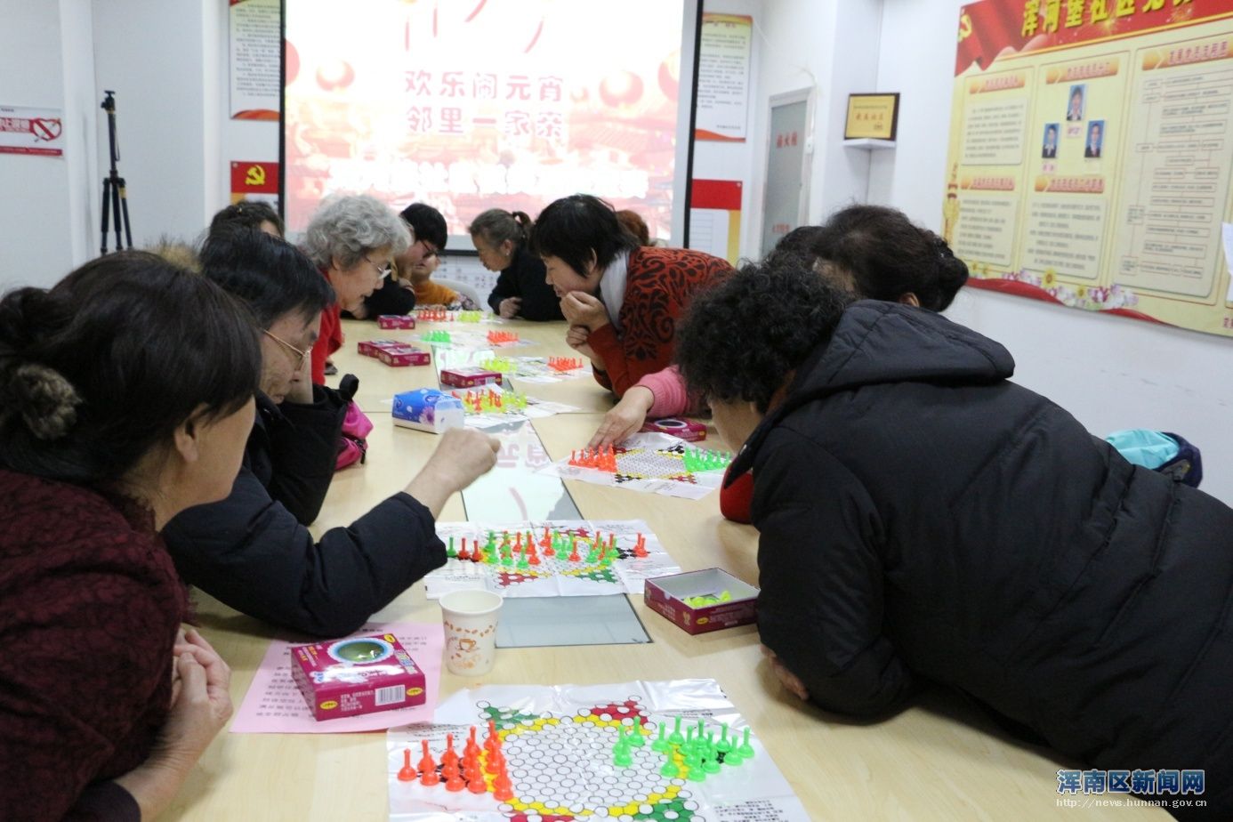 “欢乐闹元宵 邻里一家亲” ——浑河堡社区开展棋类友谊竞赛、猜灯谜活动
