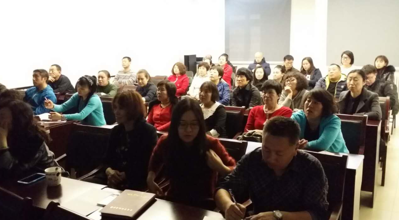 现代商贸区组织收看《坚持标本兼治打造阳光工程》警示教育片