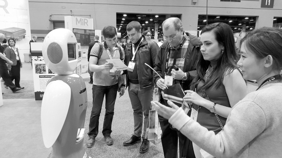 新松两款机器人产品亮相美国