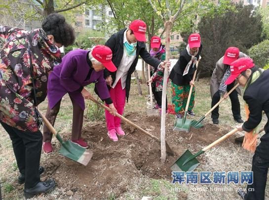 浦江社区志愿者争做“护绿大使”