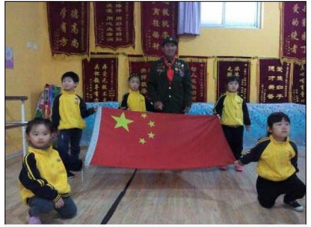 浑南区抗美援朝老战士为幼儿园孩子讲爱国故事