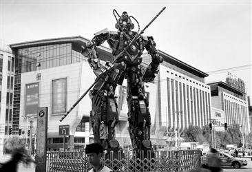 废旧汽车零件制成钢铁孙悟空