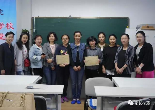 内行家长的开端——河畔新城社区家长学校毕业仪式