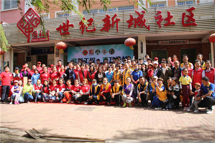 世纪新城社区开展社区植树节活动