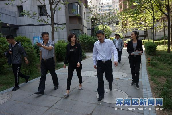 浑南现代商贸区党工委书记任立辉到彩霞社区现场推进幸福沈阳共同缔造行动