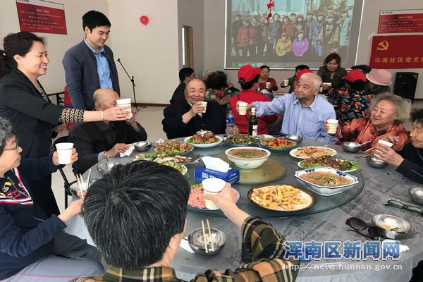 “欢聚美好百家宴 共享幸福邻里情”——沿海社区迎“国际家庭日”举办空巢...