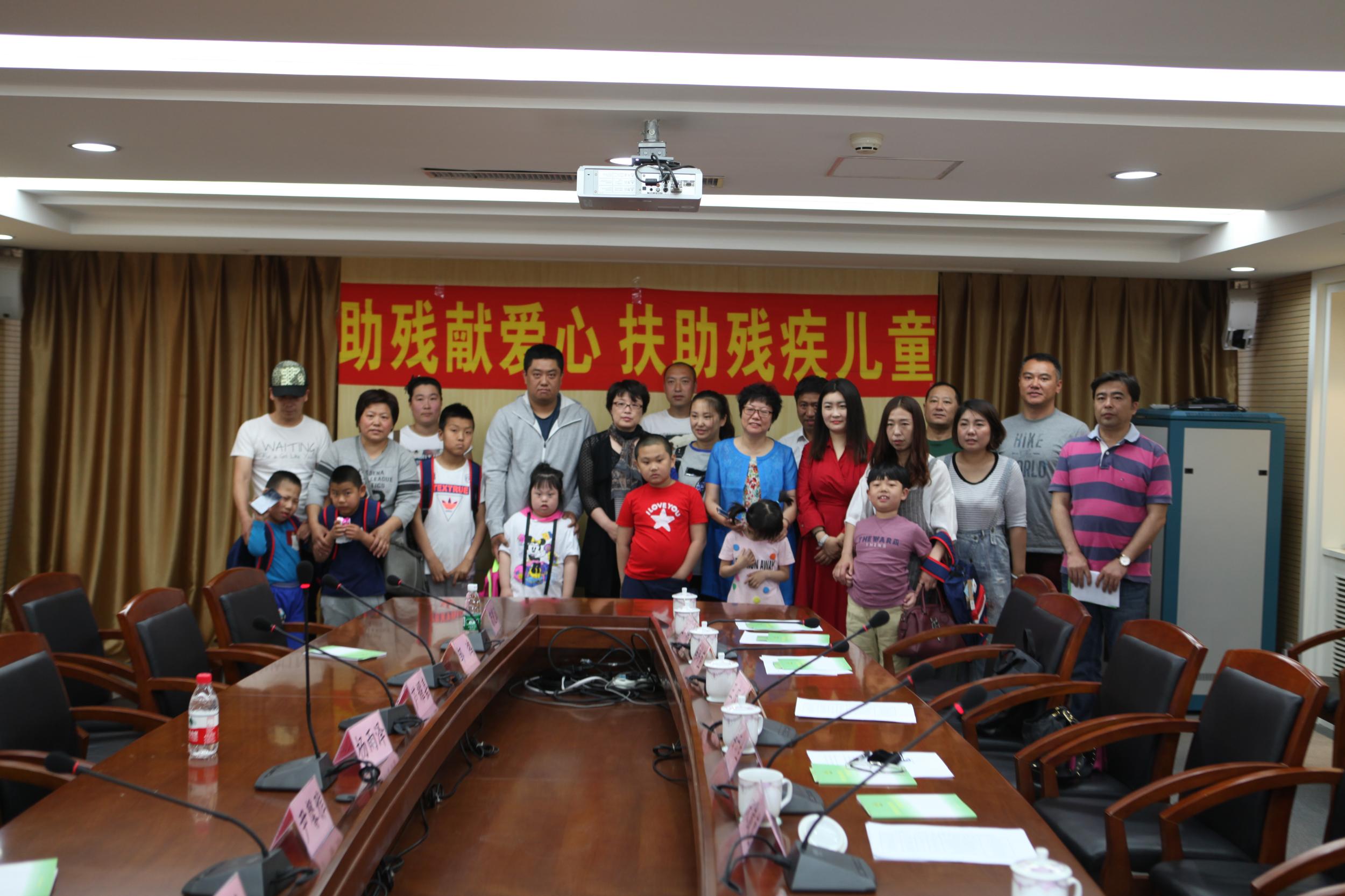 浑南区残联联合区政协委员举办“助残献爱心，扶助残疾儿童”活动