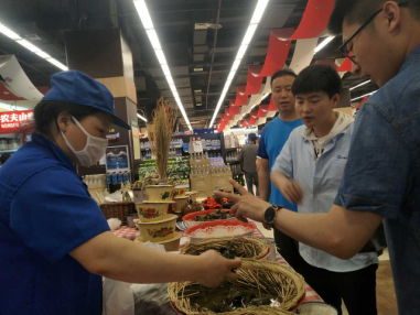 浑南区市场局对市场进行节日食品监督检查