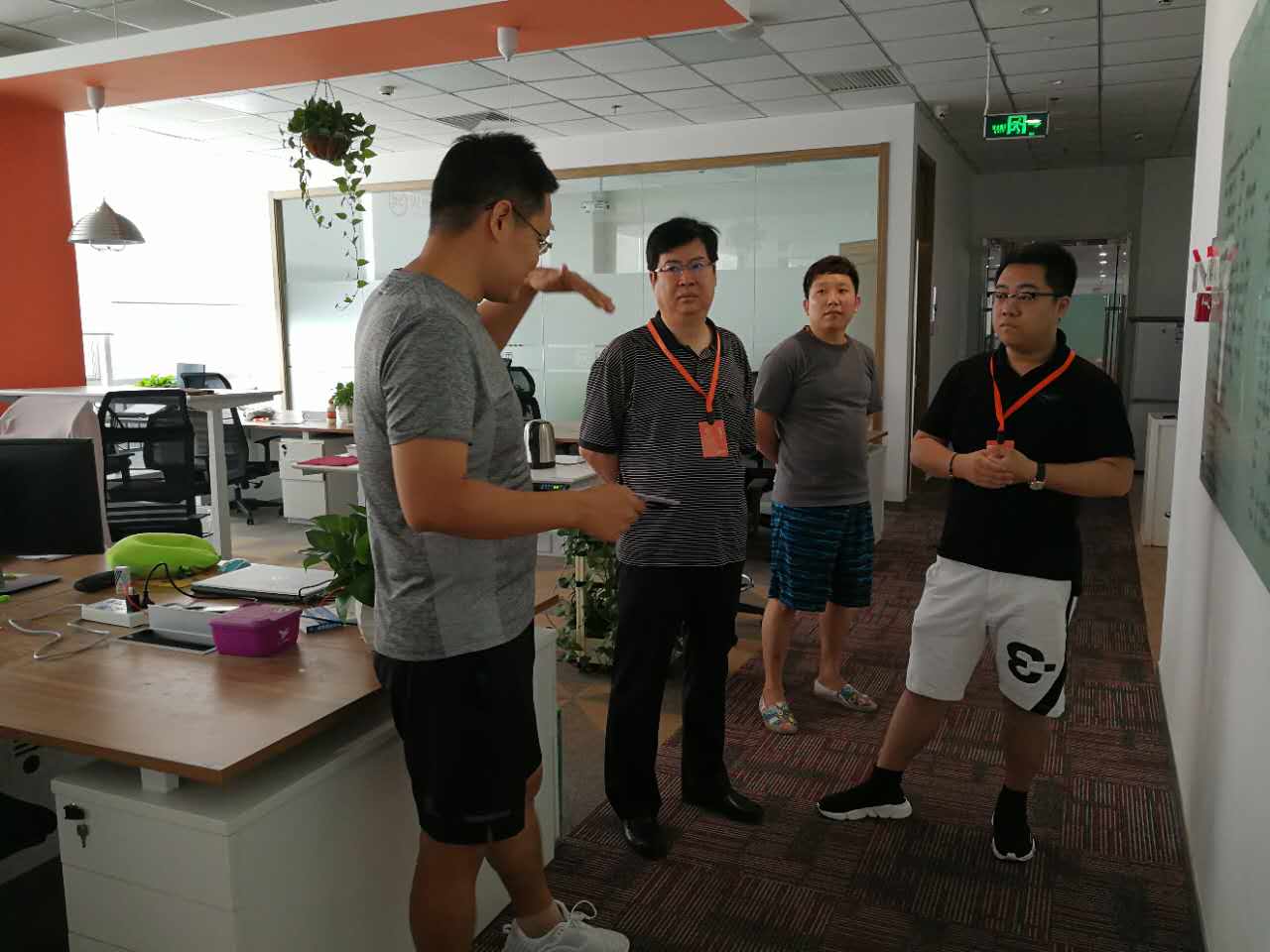 电商办赴北京洽谈推进慧聪网、区块链等项目