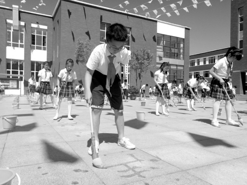 浑南白塔小学用书法育人 学生到校后先写半小时