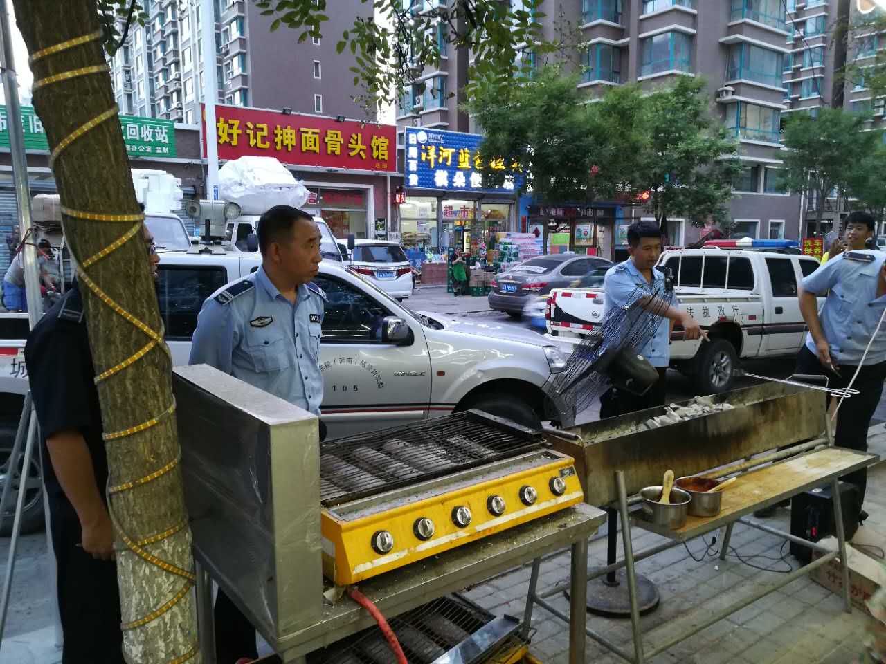 联合执法显威力，集中整治见成效——坚决打赢露天烧烤百日整治攻坚战