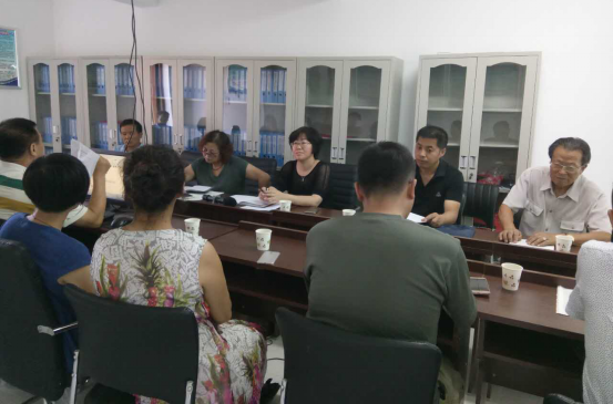 区委常委、政法委书记李艳露到李相街社区讲党课