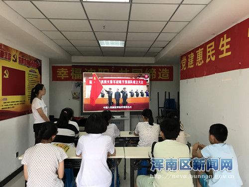 文华苑社区组织未成年人观影活动