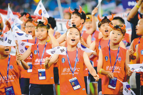 2017“哥德杯中国”世界青少年足球赛在沈阳奥体中心欢乐开幕