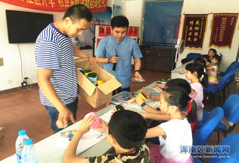 浦江社区党委组织青少年手工DIY及安全讲堂