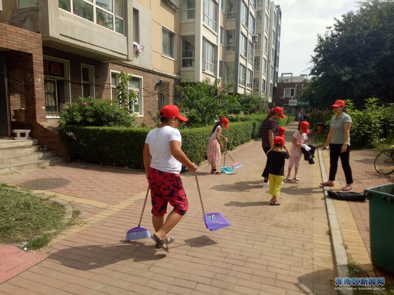 嘉华社区党总支清洁沈阳党员志愿者服务在行动