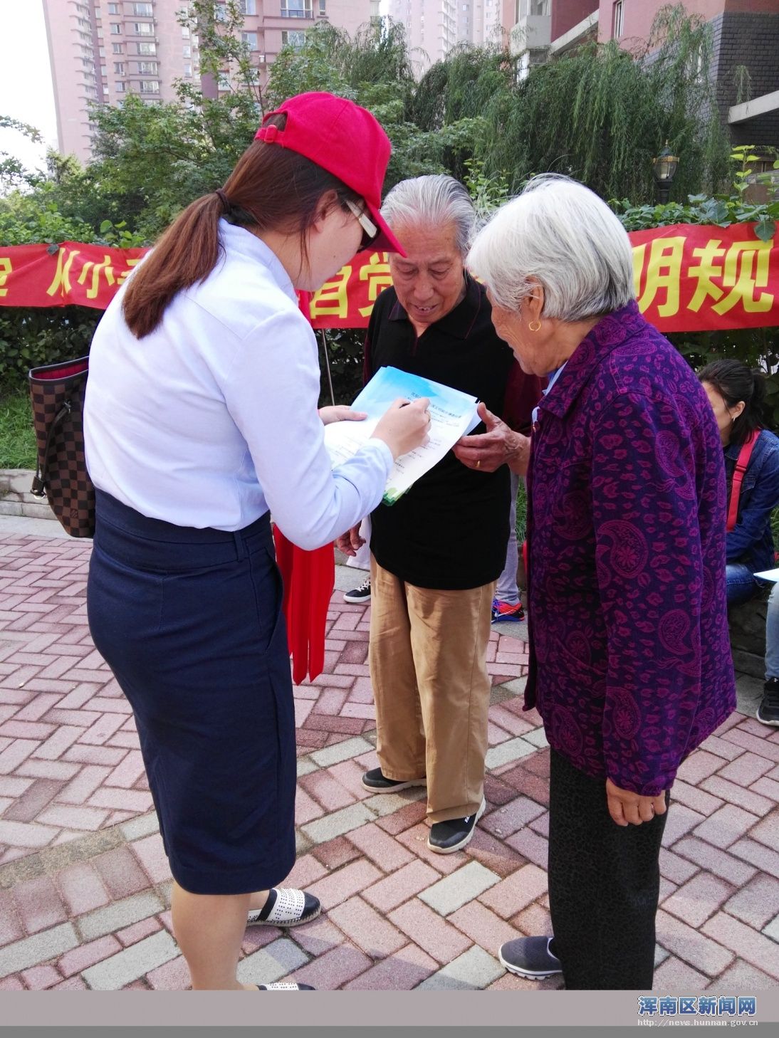 彩霞社区党委联合共建单位“清洁沈阳 创建文明城市”