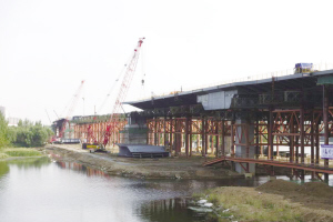 东塔跨浑河桥浇筑混凝土预计明年下半年通车