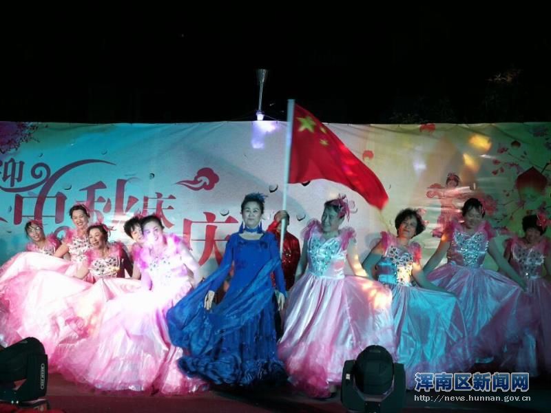 浦江社区举办“迎中秋庆国庆”文艺晚会