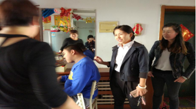 世纪新城社区党委走访慰问社区自闭症儿童