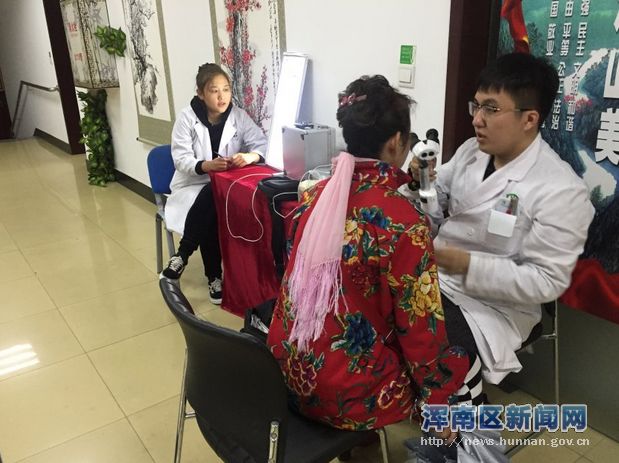何氏眼科进社区 免费检查送光明