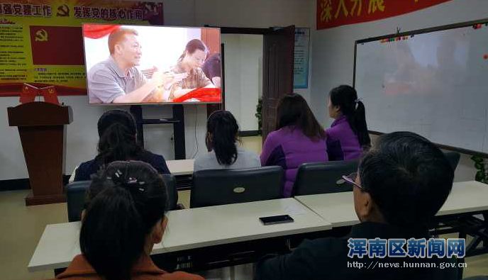 在水一方社区党委学习观看《榜样》专题节目