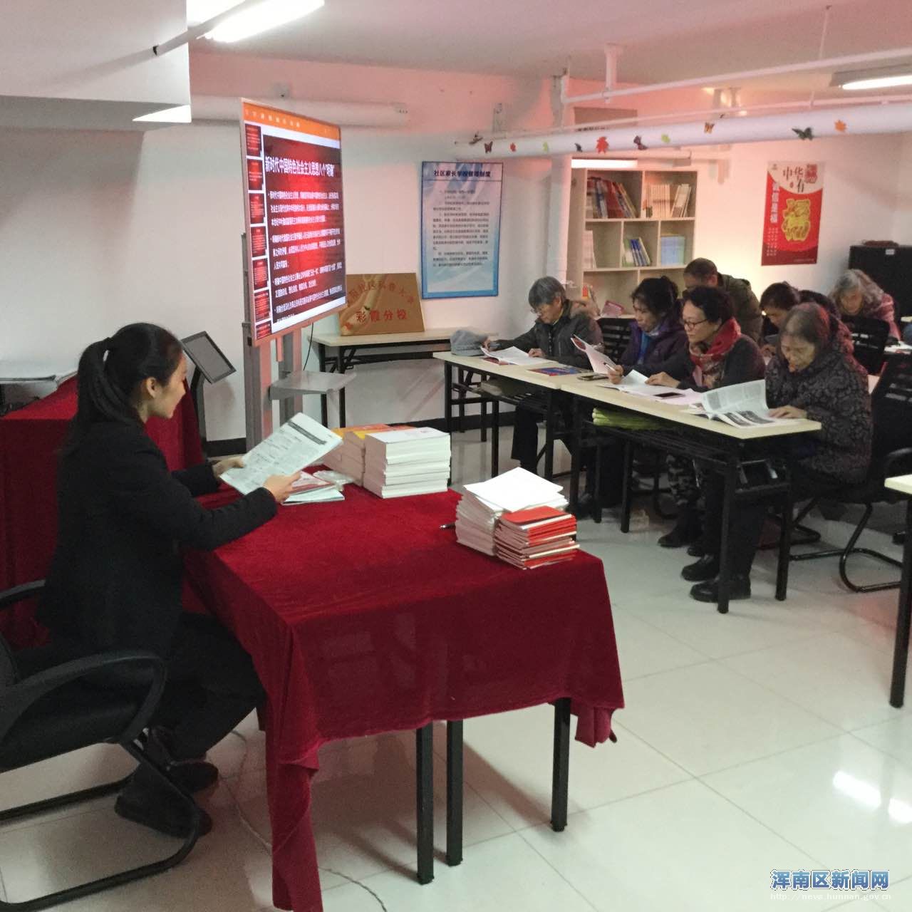 彩霞社区党委组织开展十九大知识竞赛