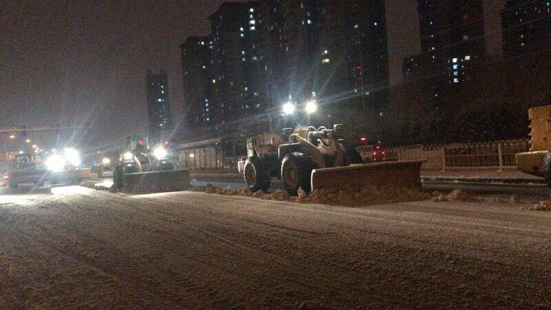 勠力同心保畅通 浴“雪”奋战暖人心