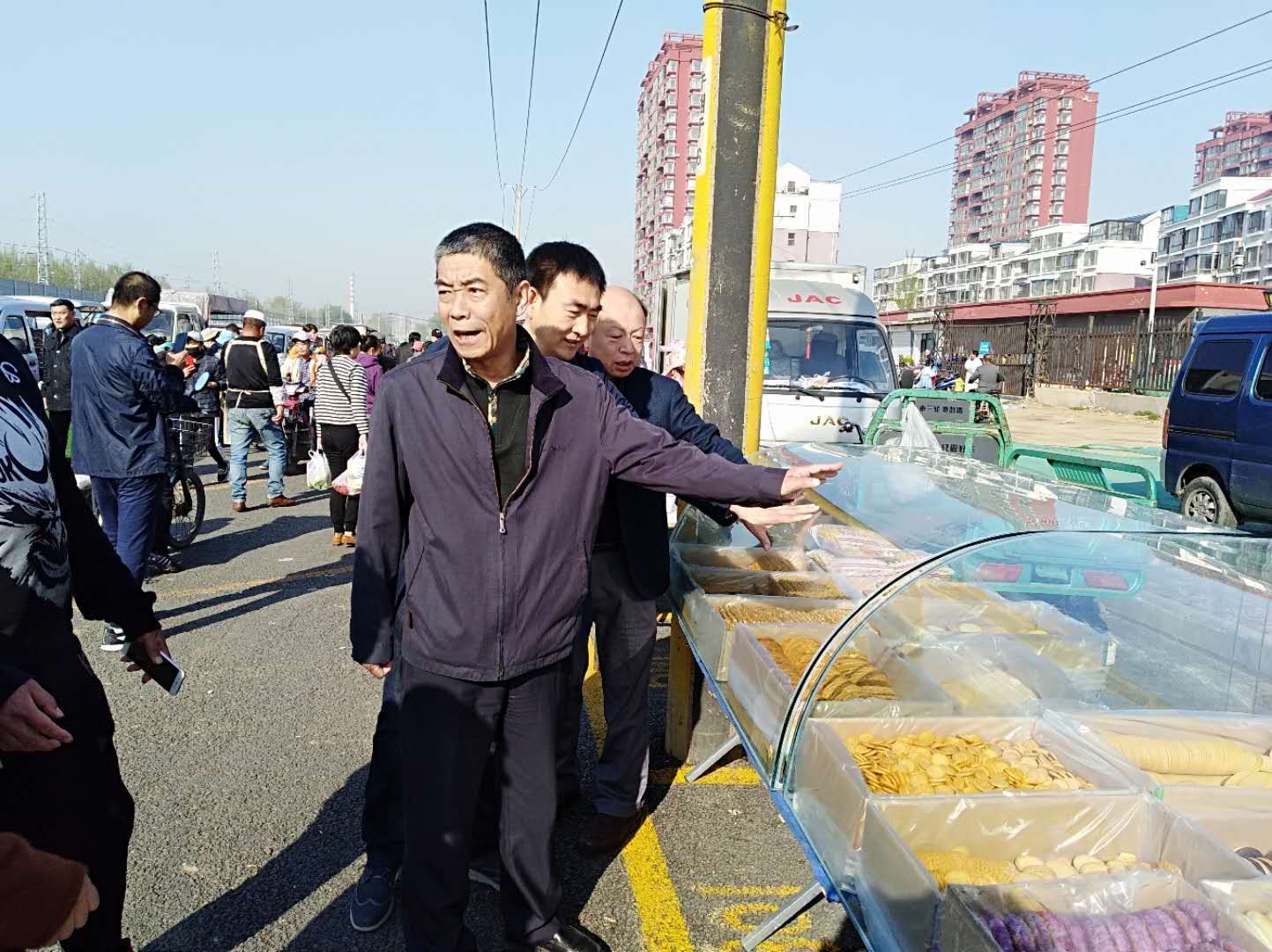 浑南区市场局组织科所队负责人参观正大早市，推动三小整治规范工作